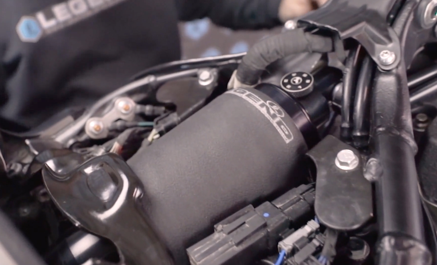Legend Suspension Air-A M-Eight Softail Air Suspension